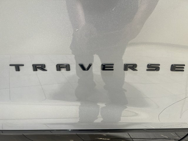 Used 2025 Chevrolet Traverse RS w/ LPO, Roadside Safety Package FWD image 29