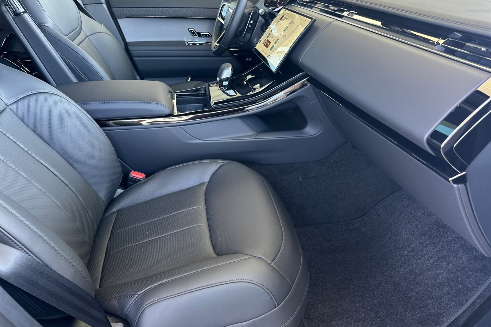 New 2025 Land Rover Range Rover Sport Dynamic SE image 15