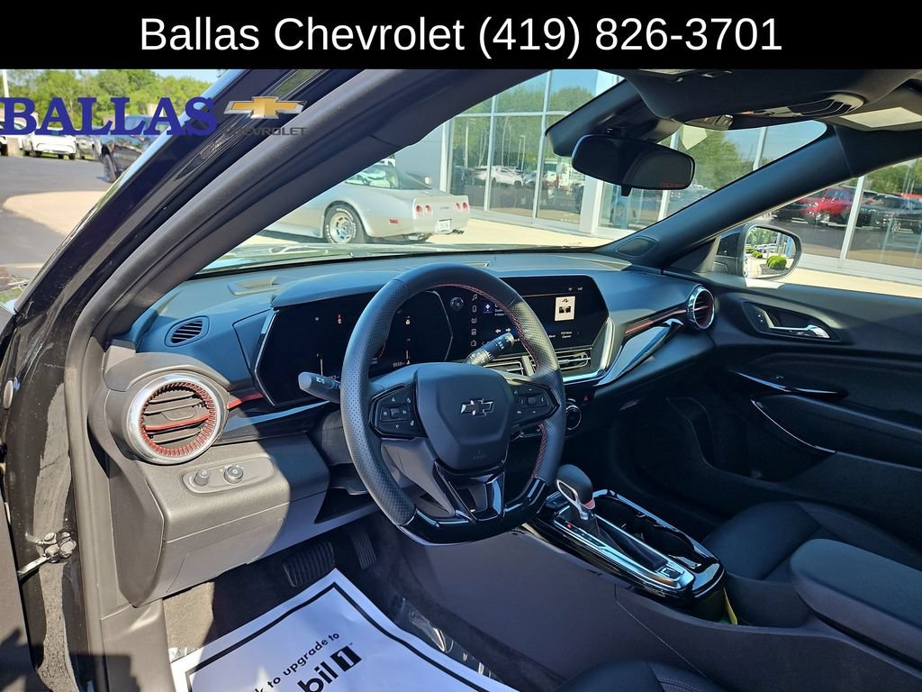 Used 2025 Chevrolet Trax RS w/ Sunroof Package FWD image 10