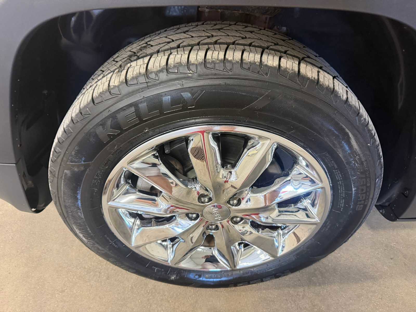 Used 2017 Jeep Cherokee Limited AWD/4WD image 8