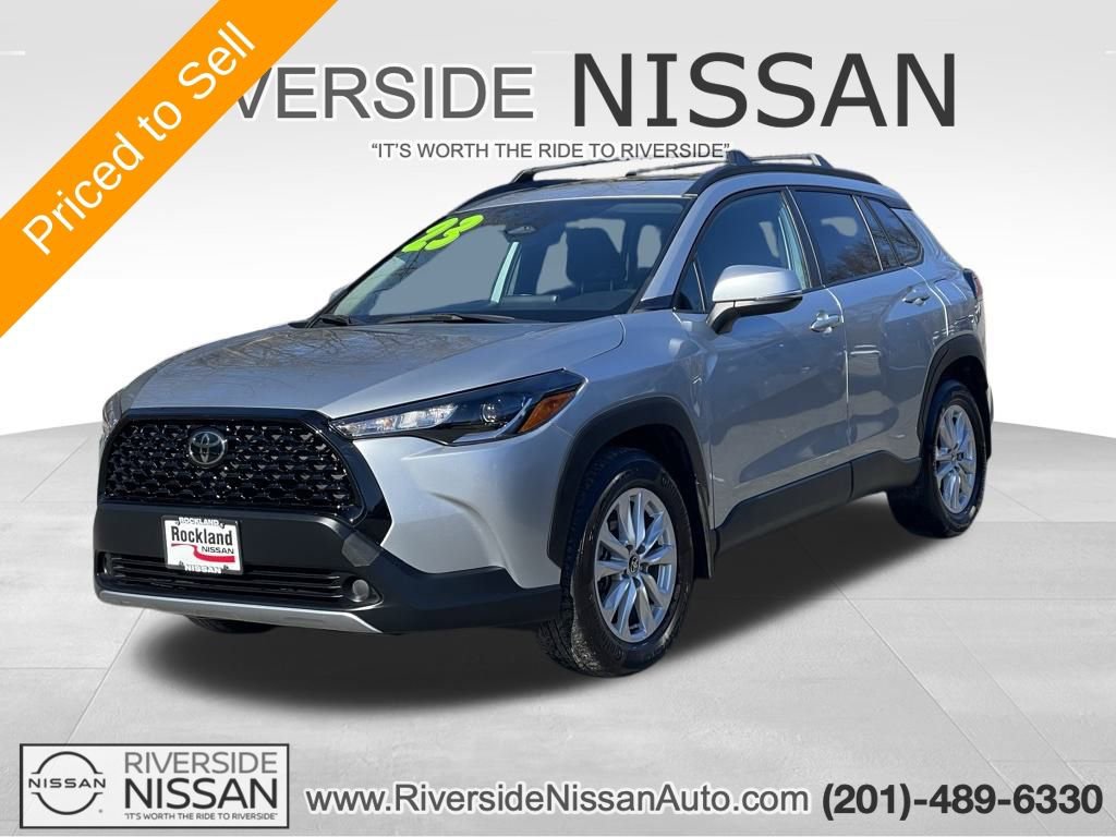 Used 2023 Toyota Corolla Cross LE w/ Moonroof Package image 1
