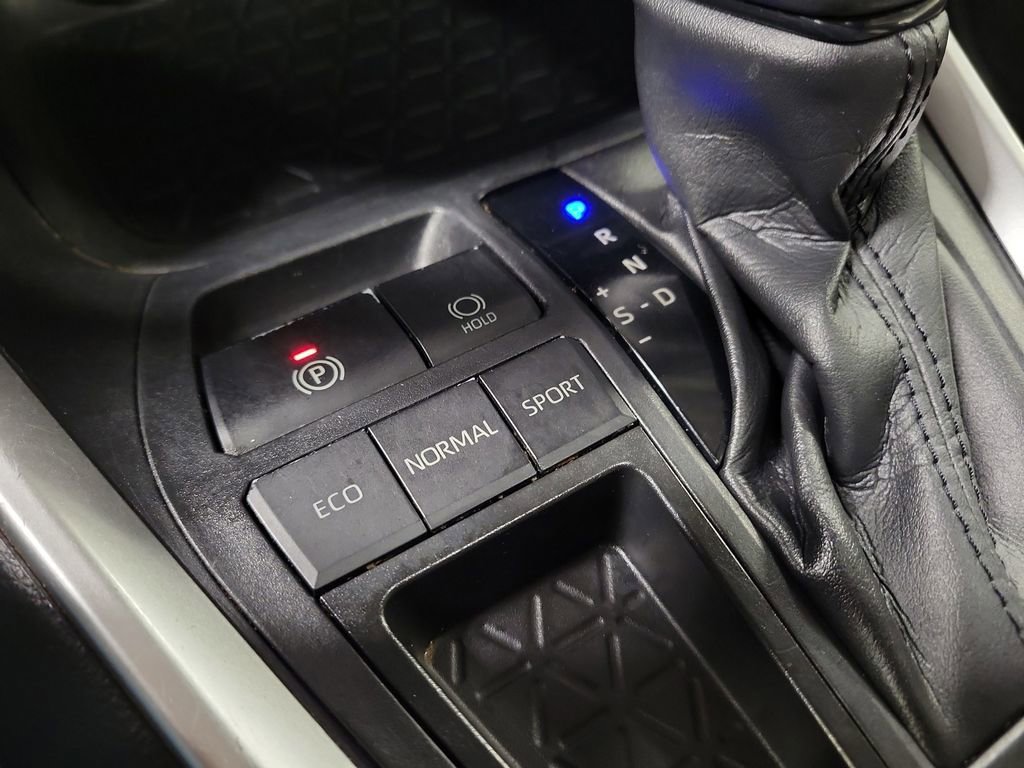Used 2022 Toyota RAV4 XLE Premium image 16
