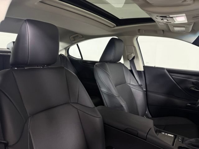 Used 2025 Lexus ES 300h w/ Premium Package FWD image 21