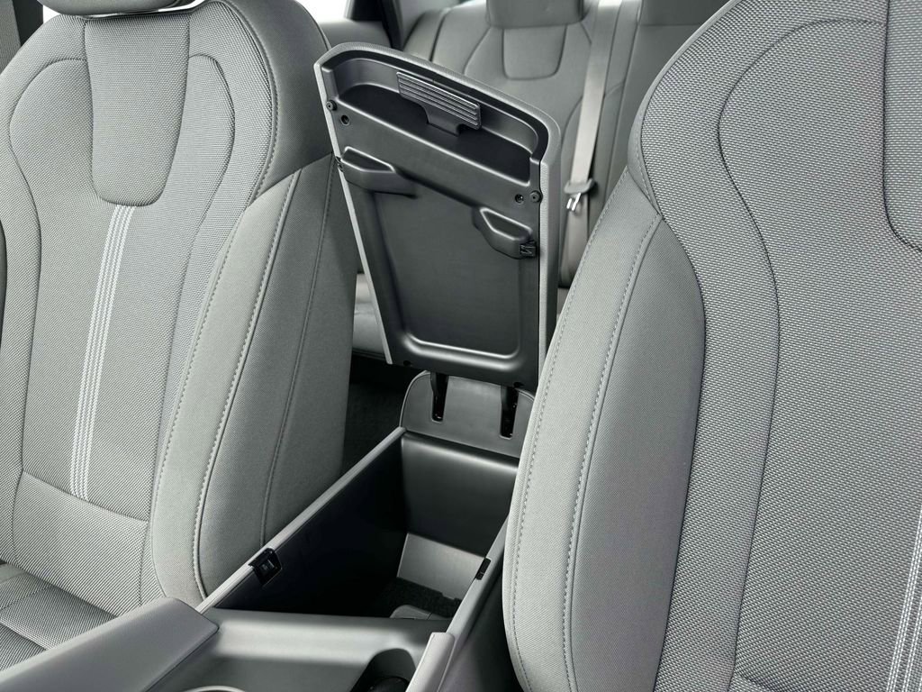 New 2025 Hyundai Elantra SE image 27