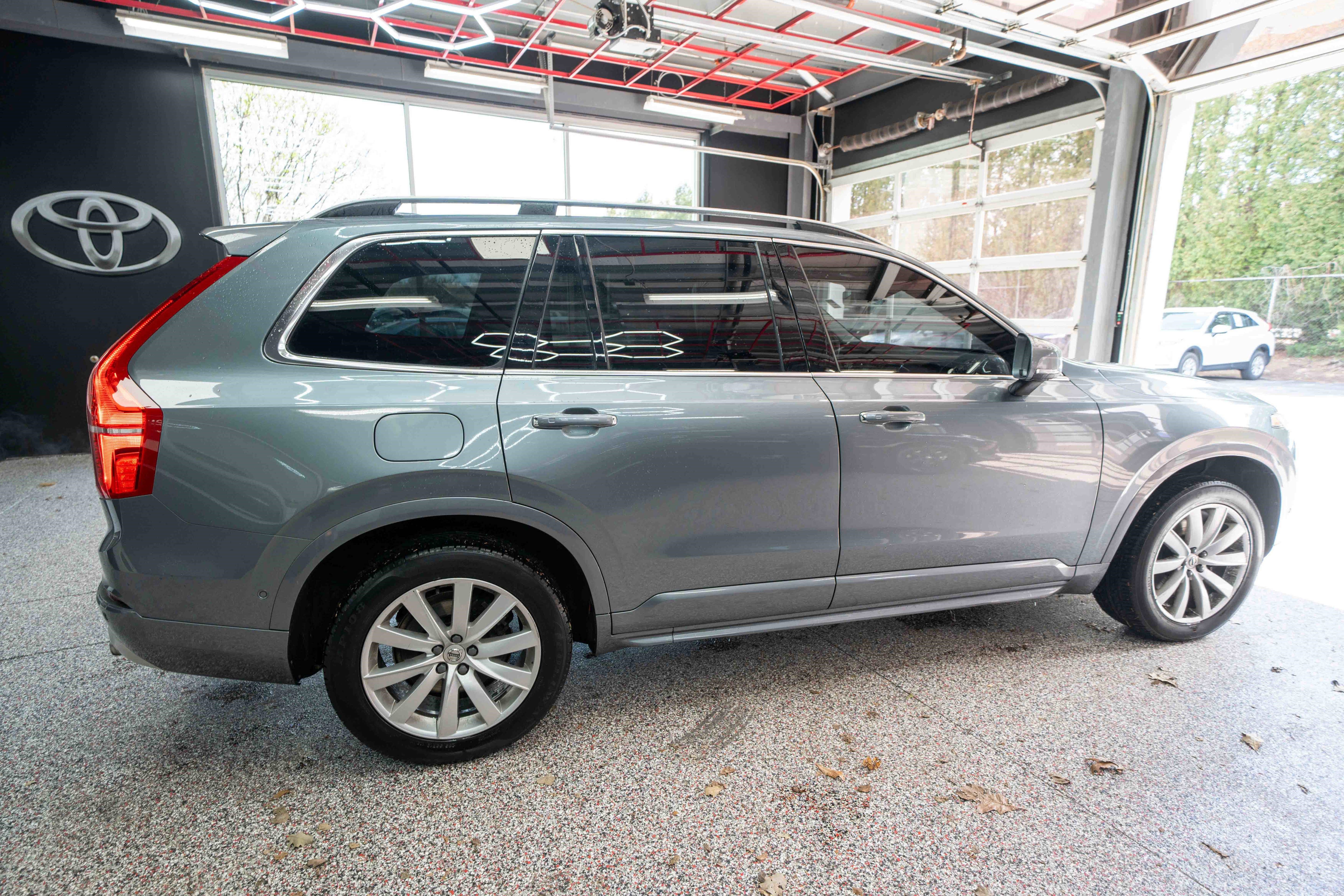 Used 2018 Volvo XC90 T5 Momentum w/ Convenience Package image 4