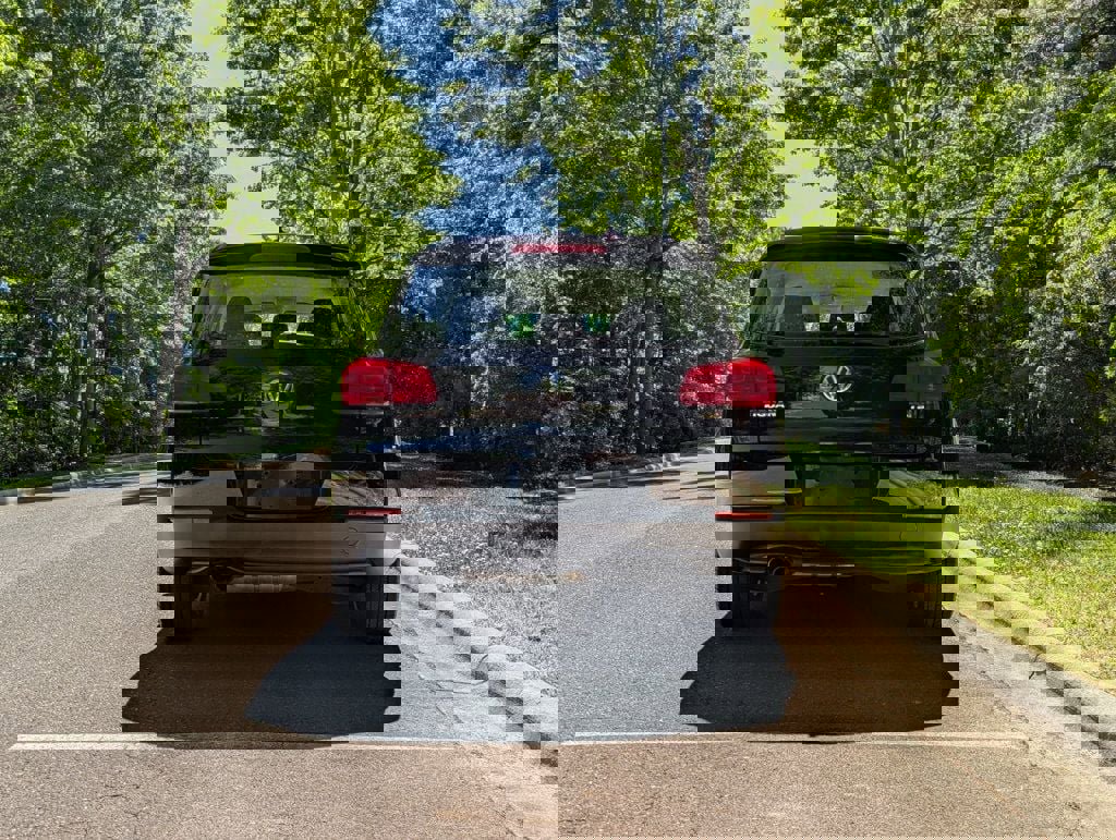 Used 2017 Volkswagen Tiguan S FWD image 8