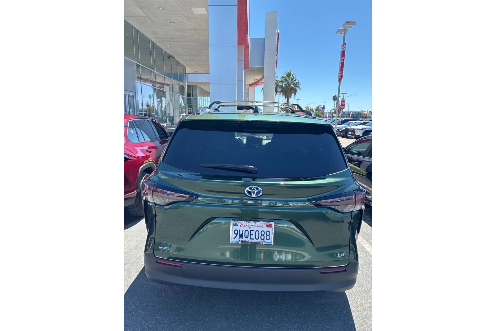 Used 2025 Toyota Sienna LE FWD image 5