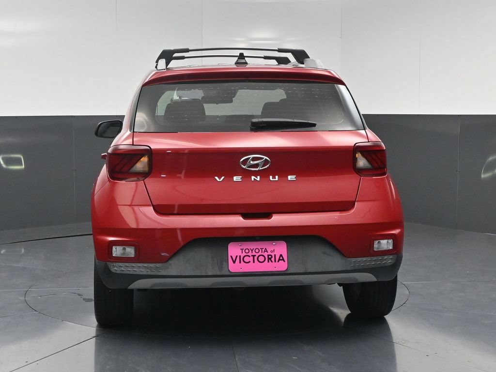 Used 2022 Hyundai Venue Limited FWD image 19