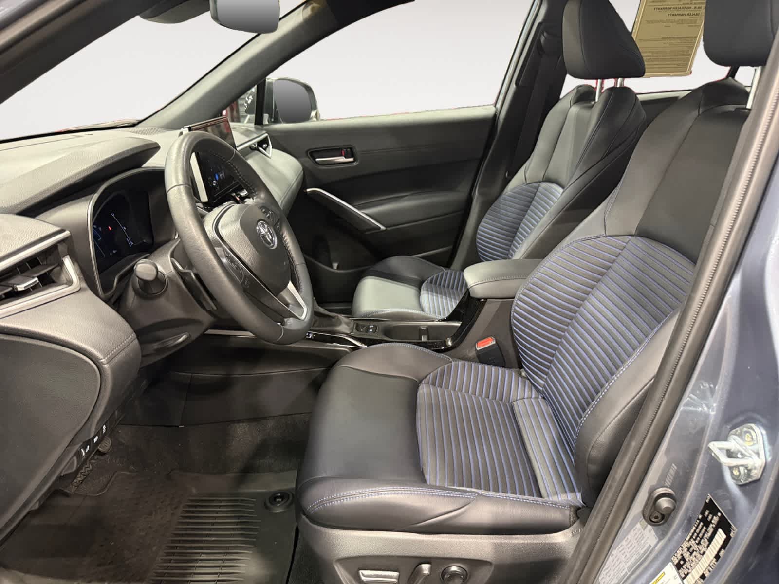 Used 2025 Toyota Corolla Cross AWD Hybrid image 10