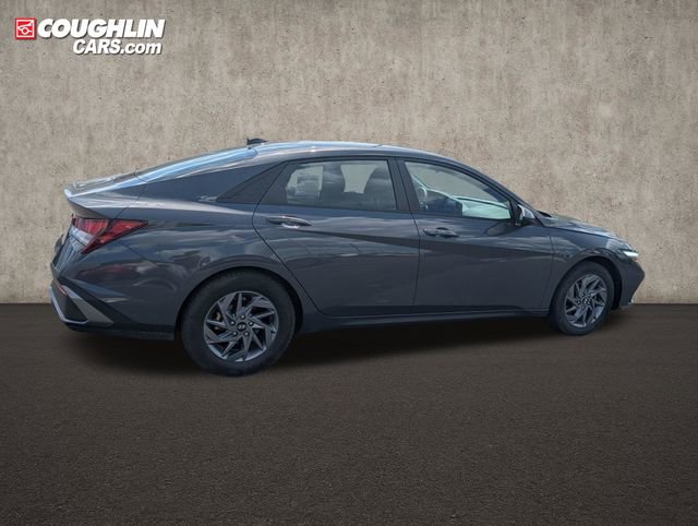Used 2024 Hyundai Elantra SEL FWD image 8