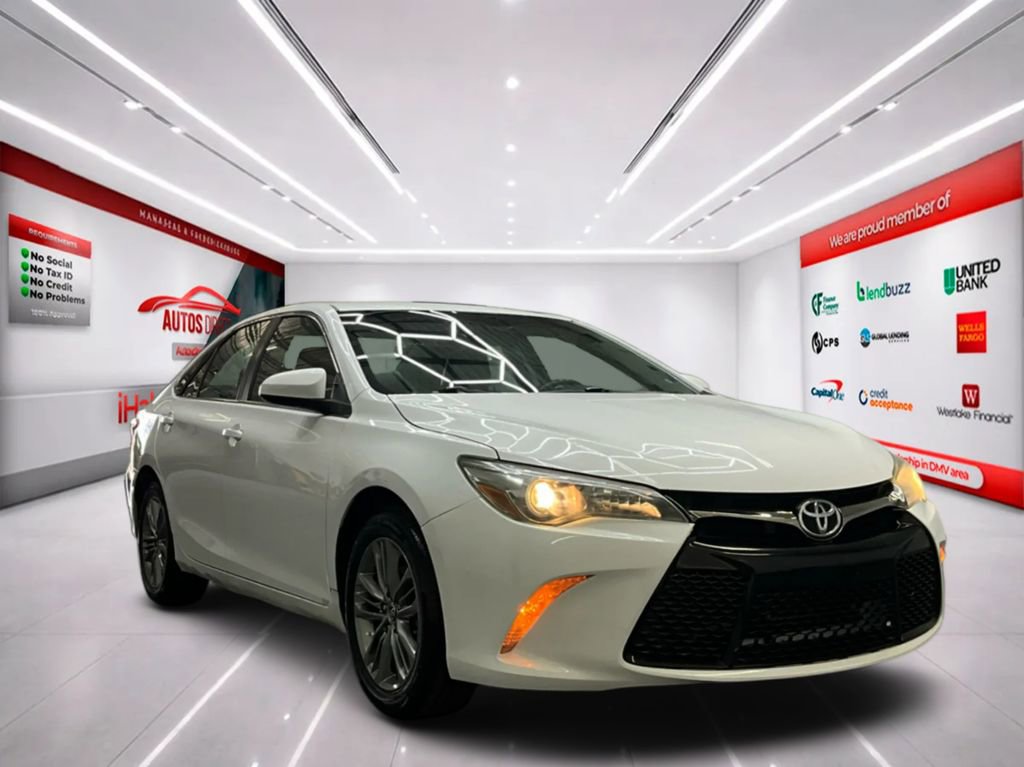 Used 2015 Toyota Camry SE FWD image 2