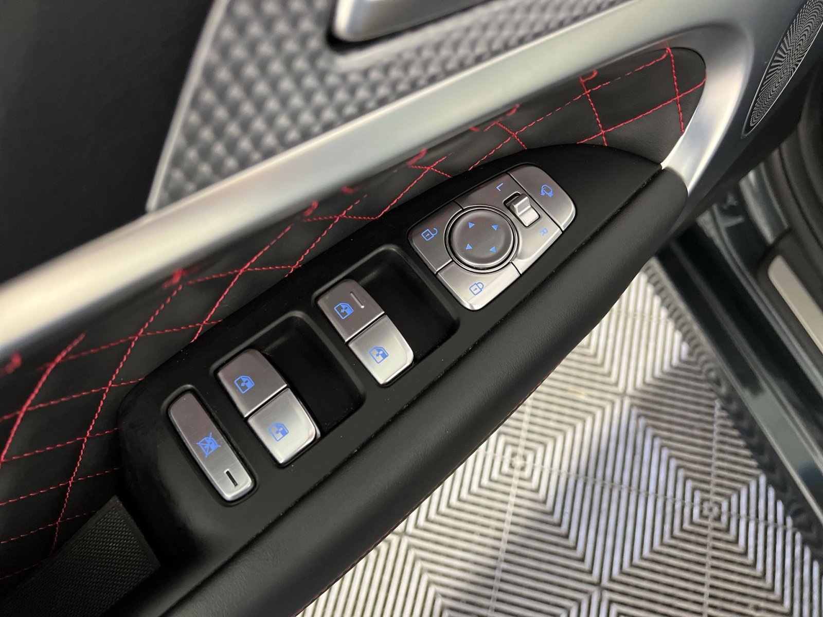 Used 2023 Genesis G70 3.3T w/ Sport Prestige Package image 15