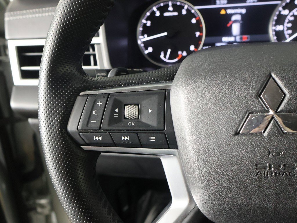 Used 2024 Mitsubishi Outlander SE Black Edition image 43