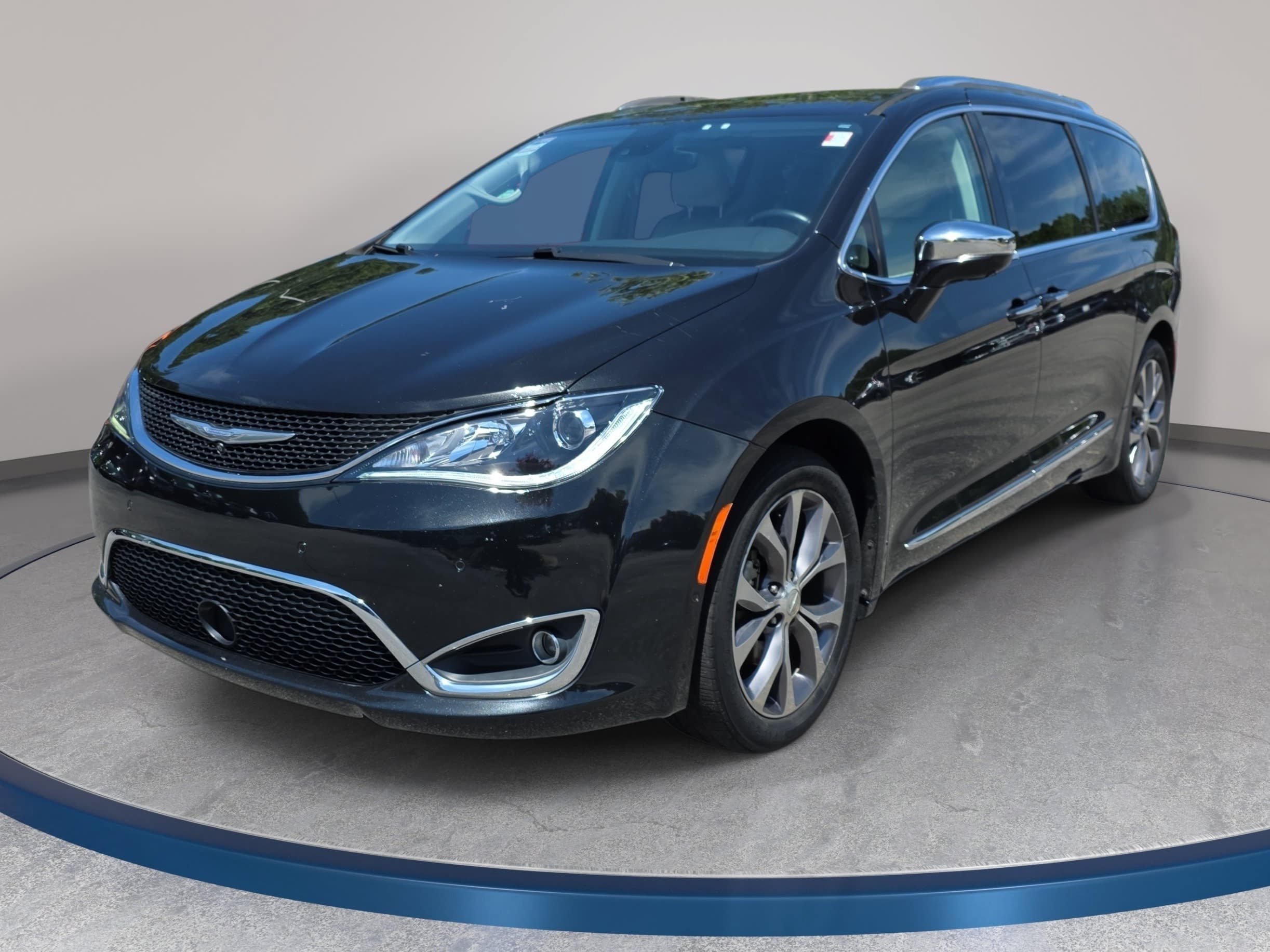 Used 2017 Chrysler Pacifica Limited FWD image 1