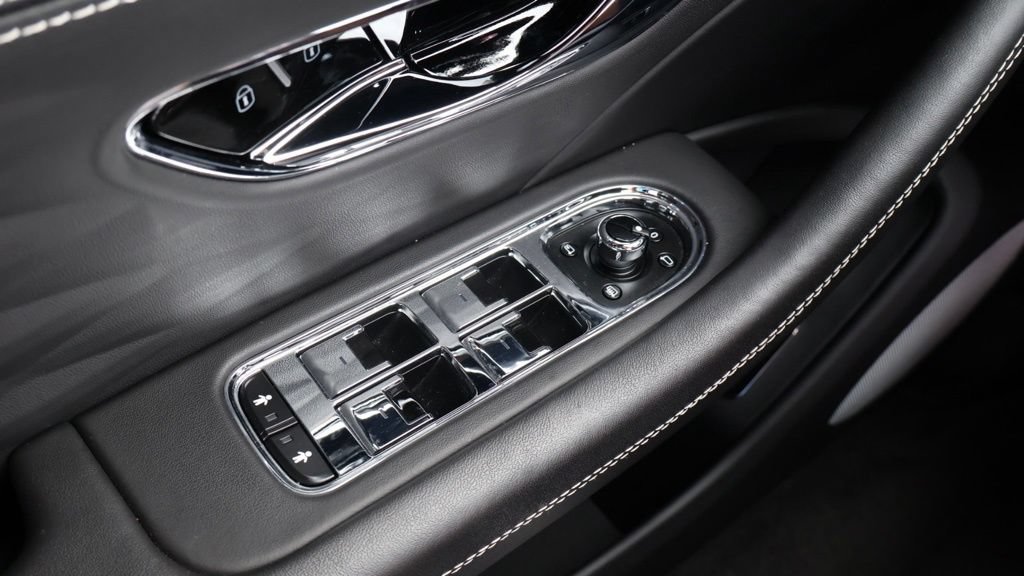 Used 2022 Bentley Flying Spur V8 AWD/4WD image 25