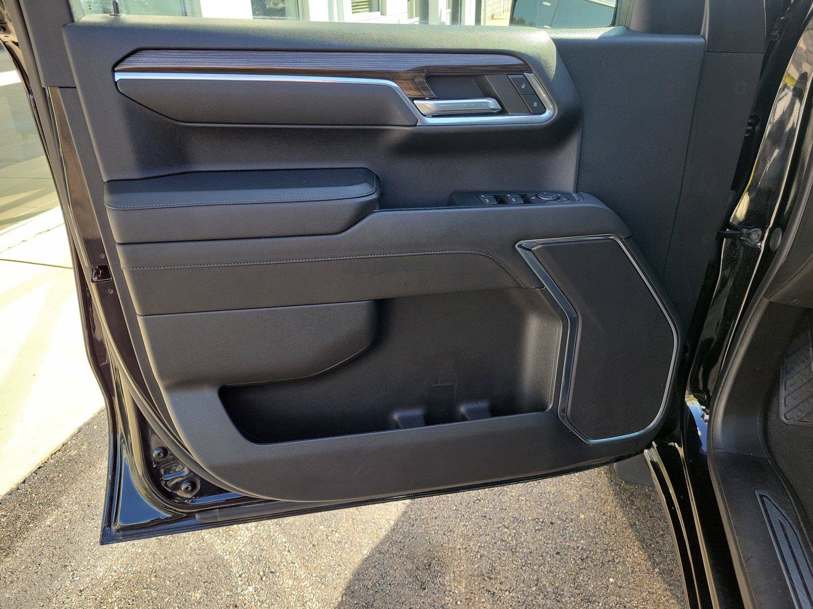 Used 2023 Chevrolet Silverado 1500 LT AWD/4WD image 18