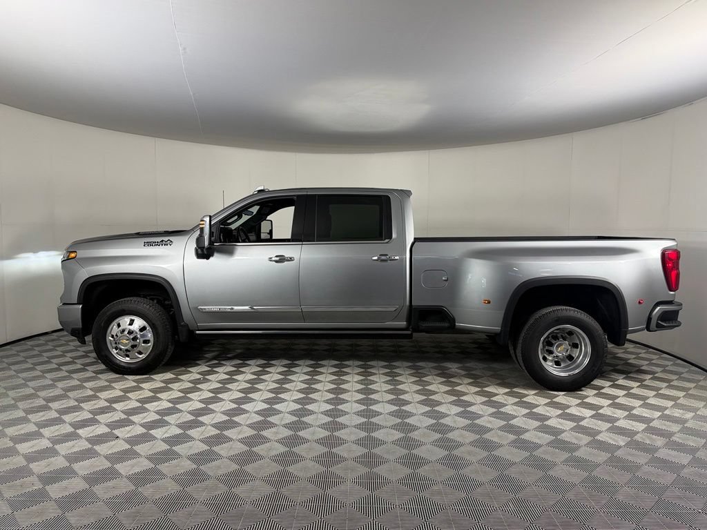 Used 2024 Chevrolet Silverado 3500 High Country w/ Technology Package AWD/4WD image 11