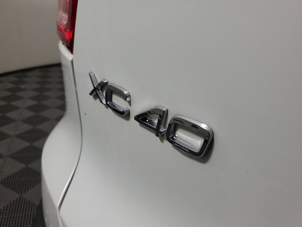 Certified 2024 Volvo XC40 B5 Plus w/ Climate Package AWD/4WD image 10