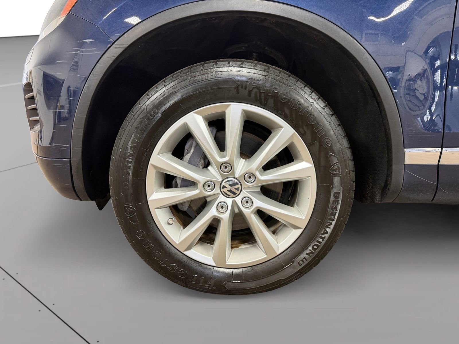 Used 2013 Volkswagen Touareg Sport image 14