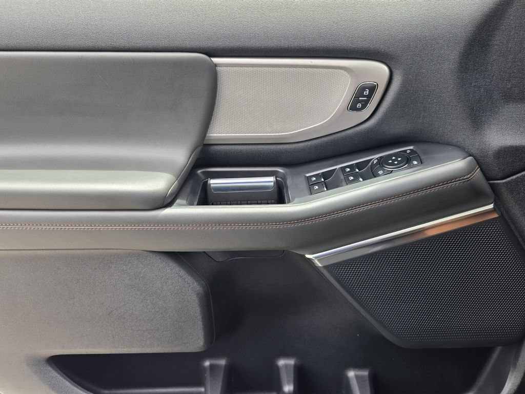 Used 2025 Ford Expedition Active AWD/4WD image 32