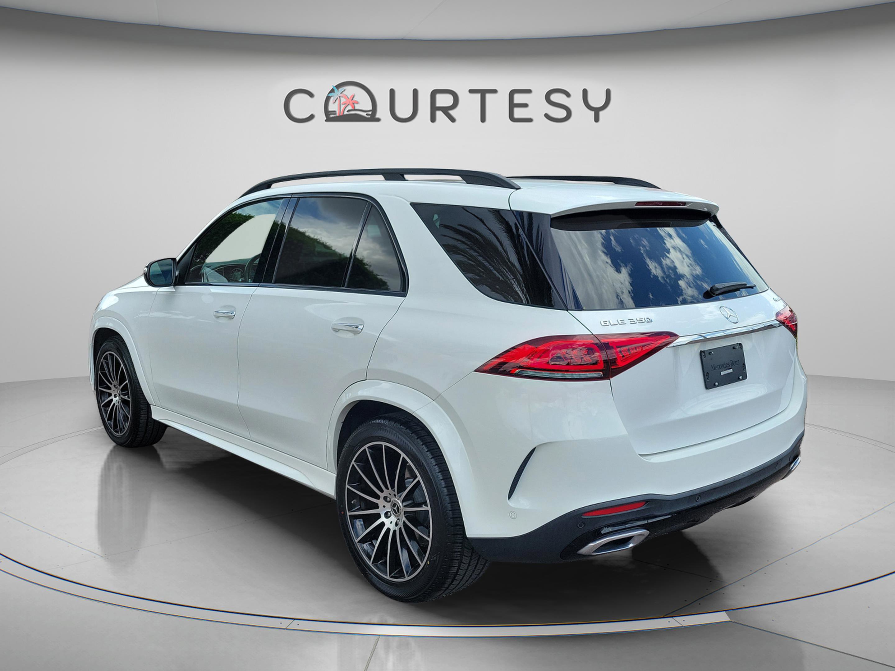 Used 2022 Mercedes-Benz GLE 350 4MATIC image 2