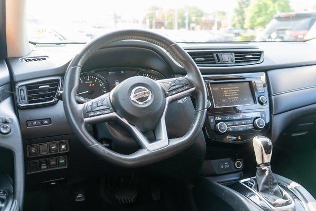 Used 2018 Nissan Rogue SV AWD/4WD image 14