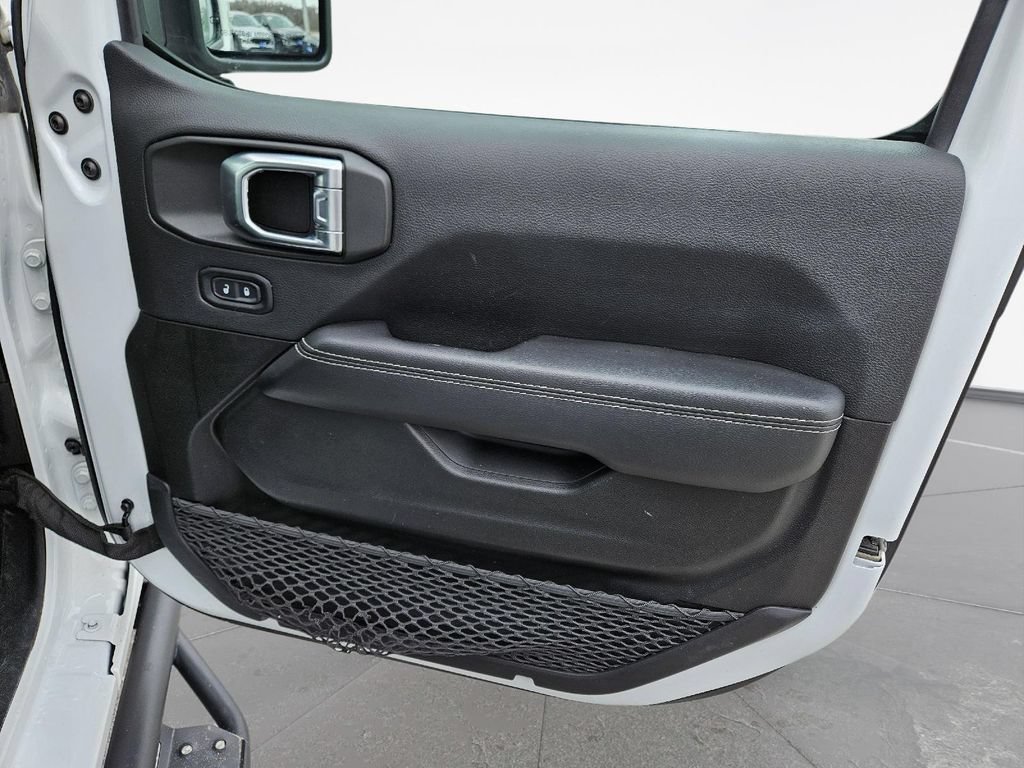 Used 2023 Jeep Wrangler Unlimited Sahara AWD/4WD image 31