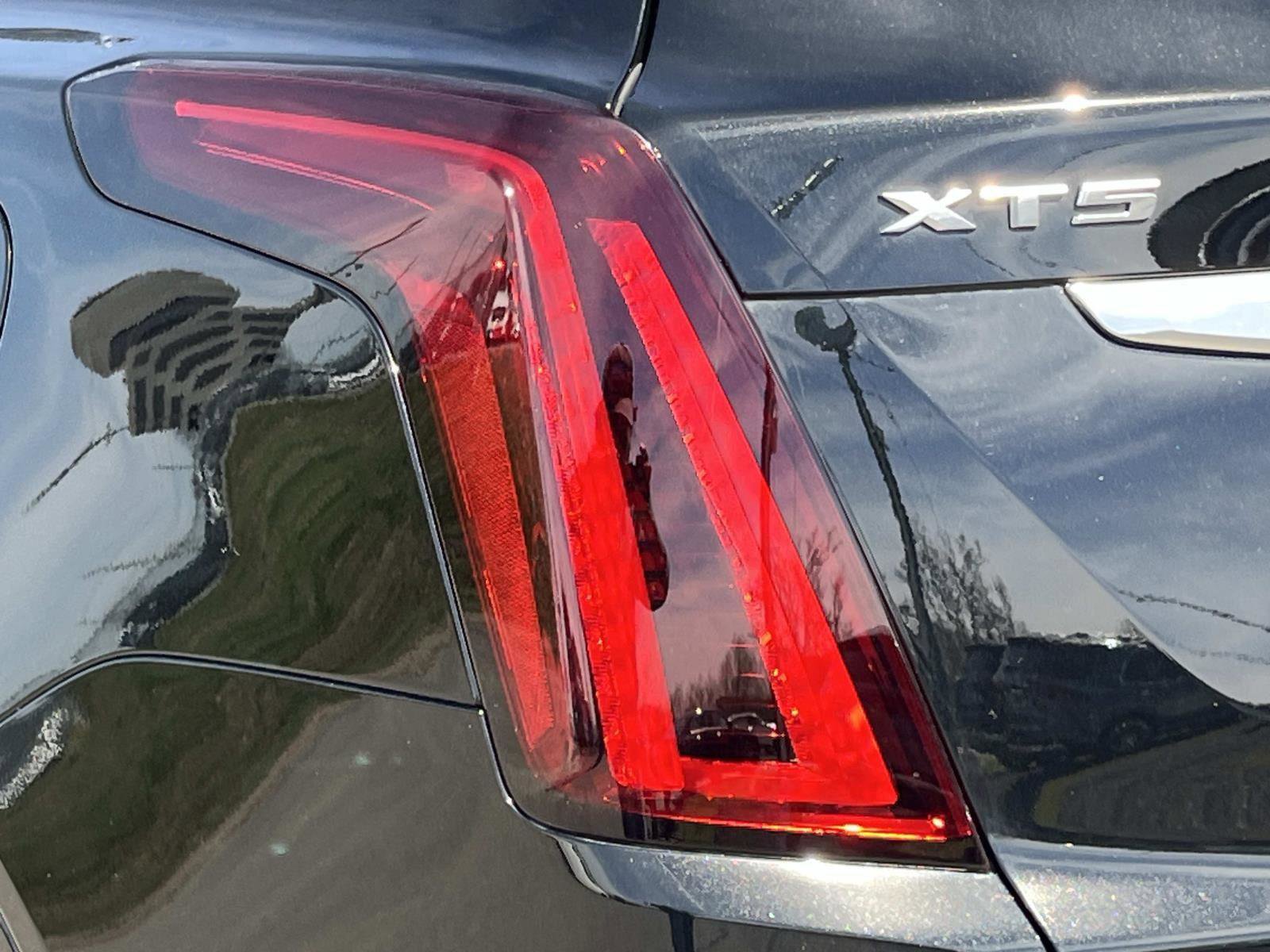 Used 2024 Cadillac XT5 Premium Luxury w/ Technology Package image 9