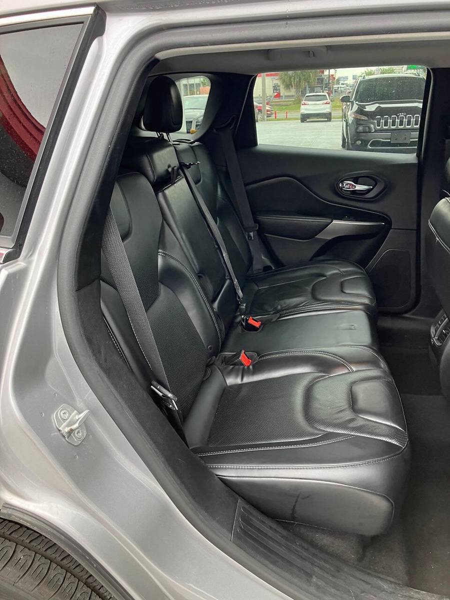 Used 2019 Jeep Cherokee Limited FWD image 30