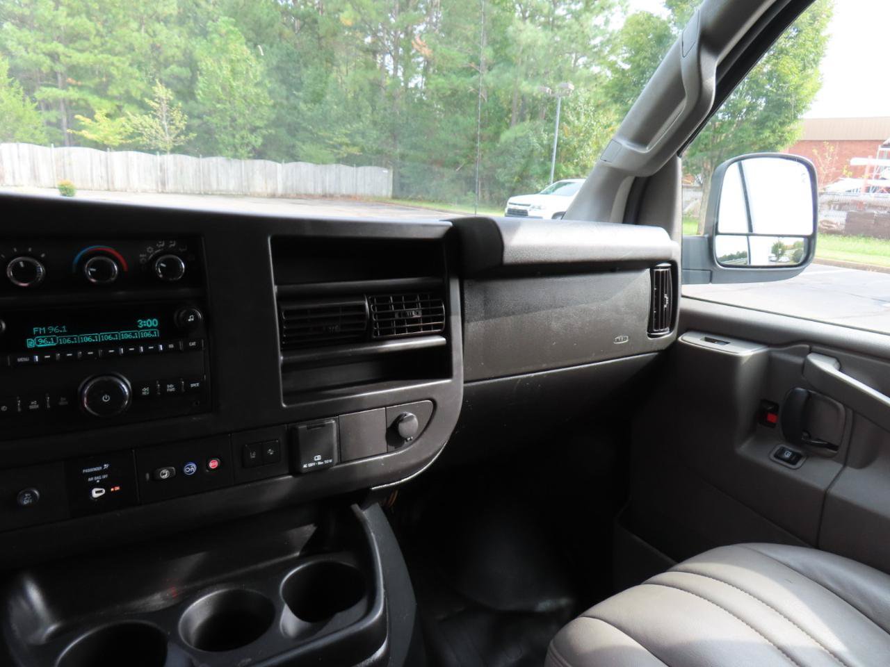 Used 2020 Chevrolet Express 3500 w/ Driver Convenience Package RWD image 26