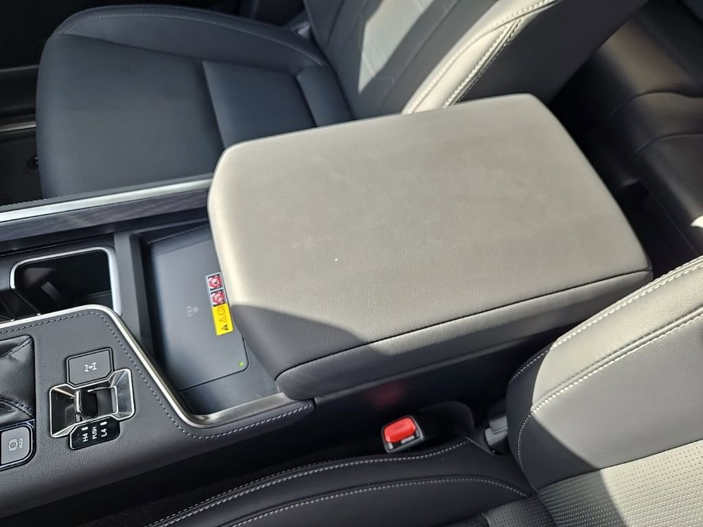 Used 2025 Lexus GX 550 w/ Accessory Package (2T) image 37