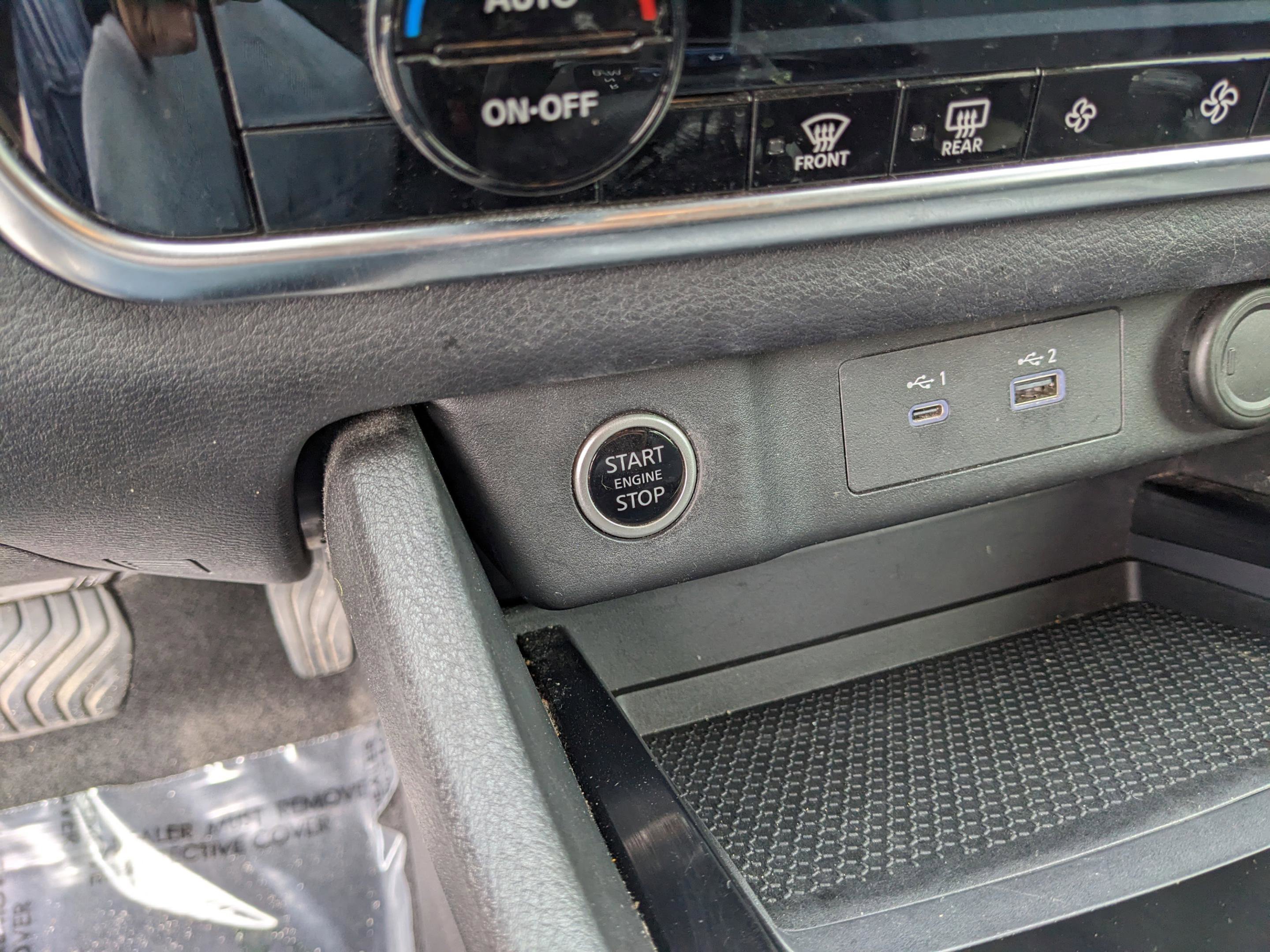 Used 2022 Nissan Rogue SV FWD image 30