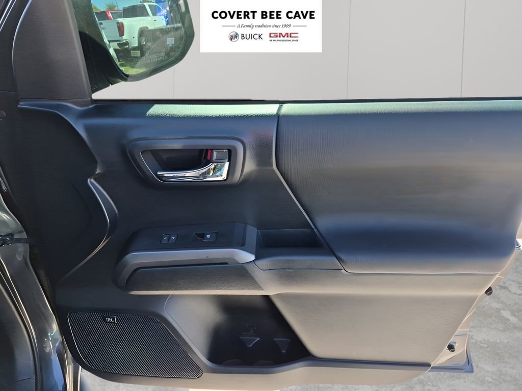 Used 2016 Toyota Tacoma TRD Sport image 15