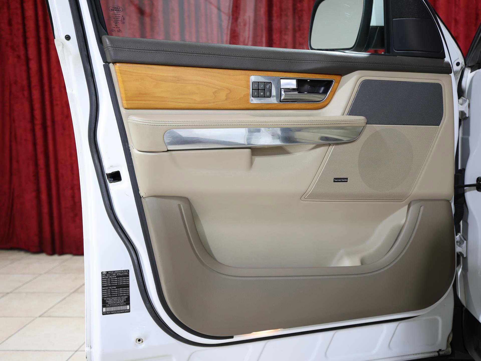 Used 2013 Land Rover Range Rover Sport HSE image 11