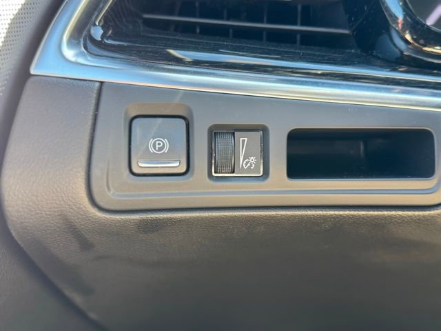 Used 2025 Cadillac XT5 Premium Luxury image 30