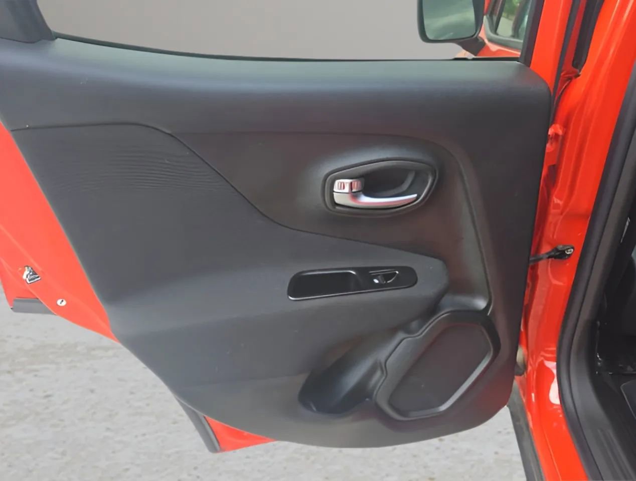 Used 2021 Jeep Renegade Latitude FWD image 11
