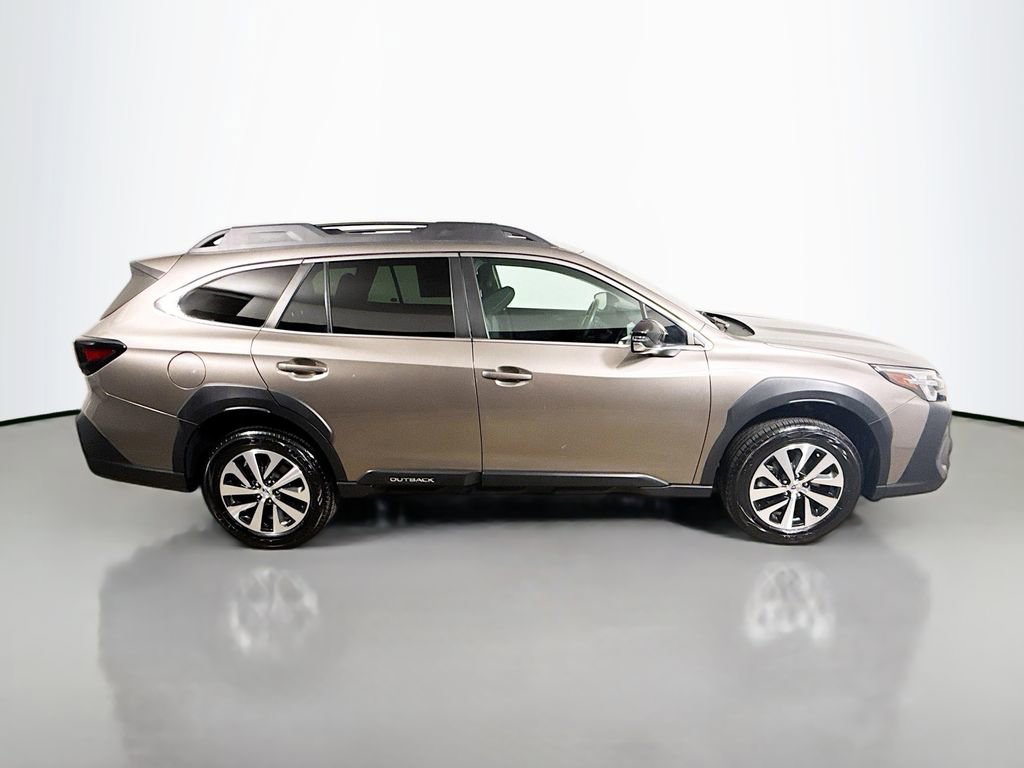 Used 2024 Subaru Outback Premium AWD/4WD image 8