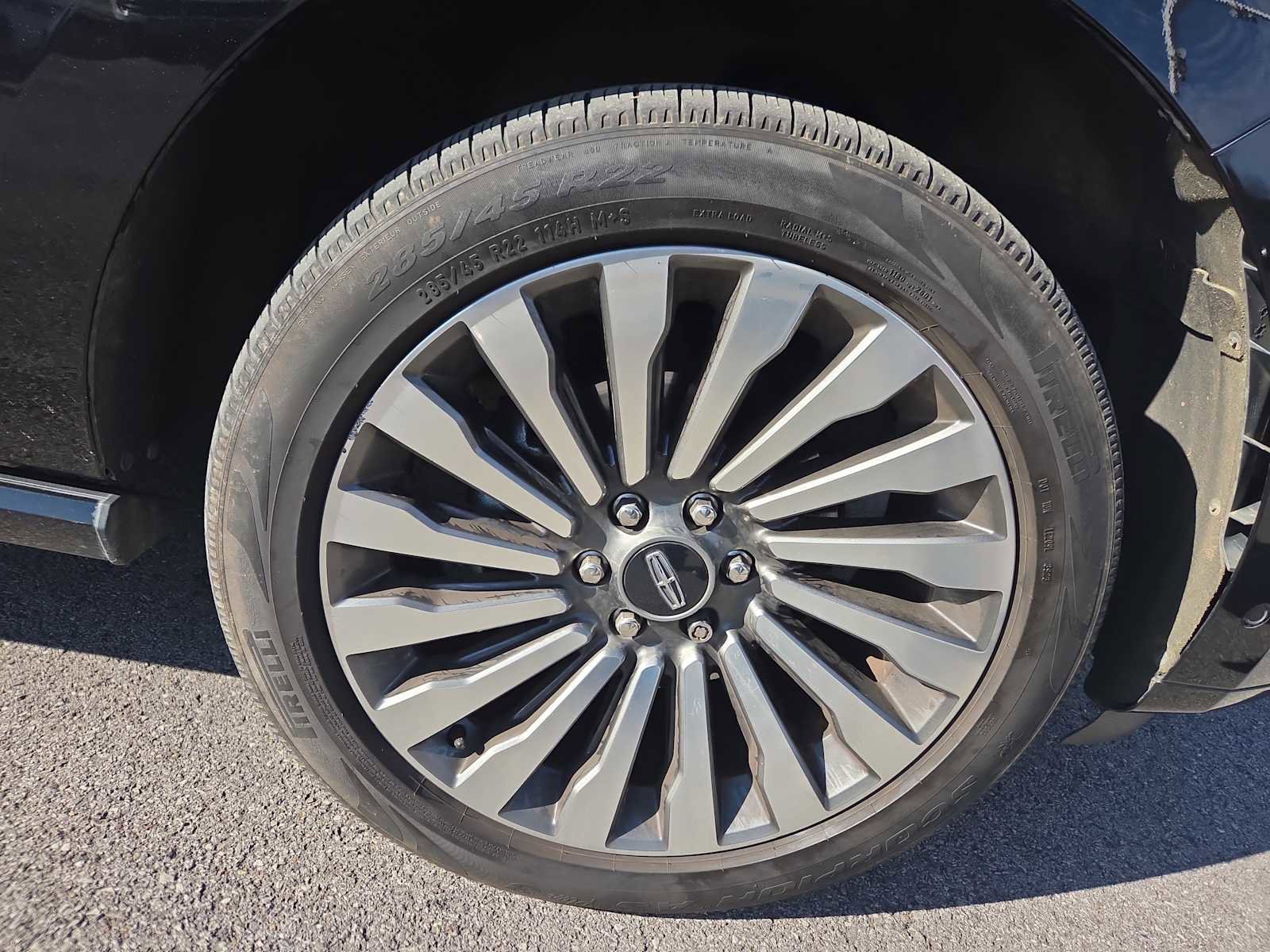 Used 2019 Lincoln Navigator L Reserve image 2