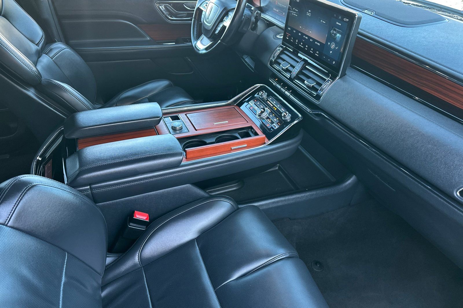 Used 2024 Lincoln Navigator Premiere image 16