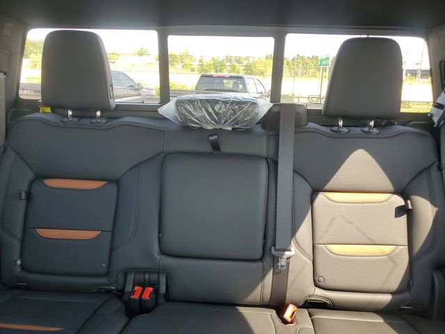New 2025 GMC Sierra 1500 AT4 w/ Technology Package AWD/4WD image 34