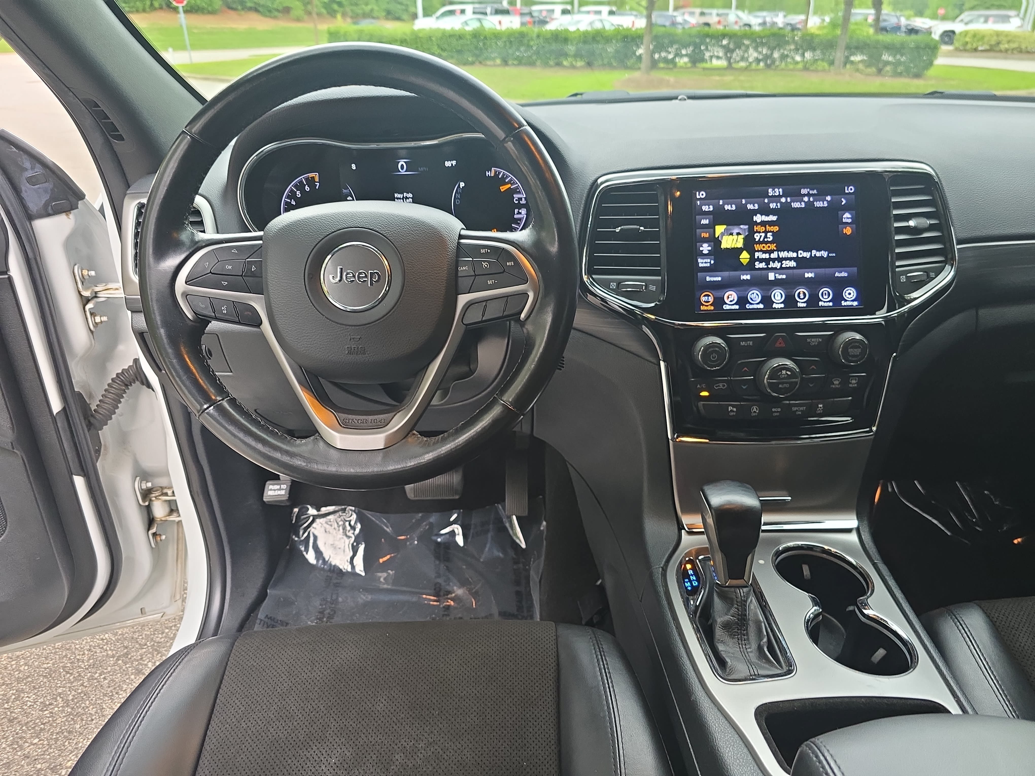 Used 2020 Jeep Grand Cherokee Altitude AWD/4WD image 17