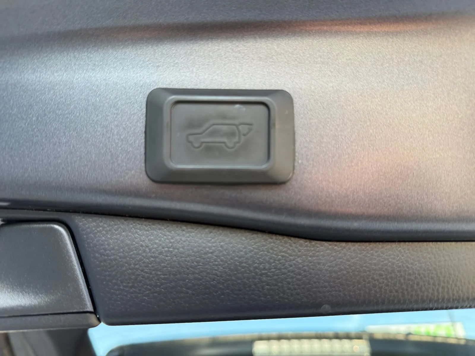 Used 2019 Toyota RAV4 XSE w/ Carpet Mat Package AWD/4WD image 12