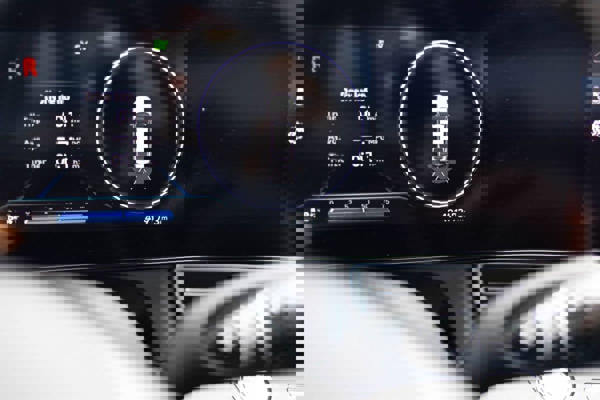 Used 2023 Hyundai Elantra Limited image 11