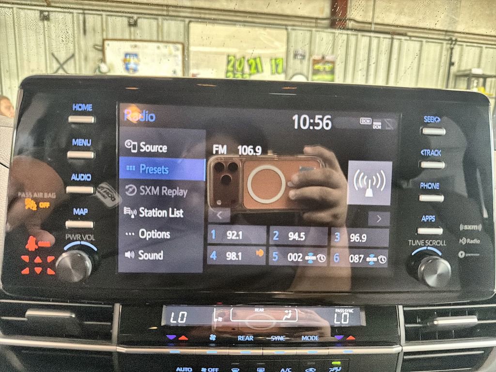 Used 2024 Toyota Sienna LE FWD image 16