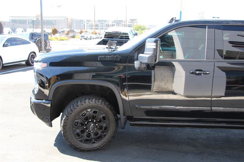 Used 2024 Chevrolet Silverado 2500 High Country w/ High Country Premium Package image 4