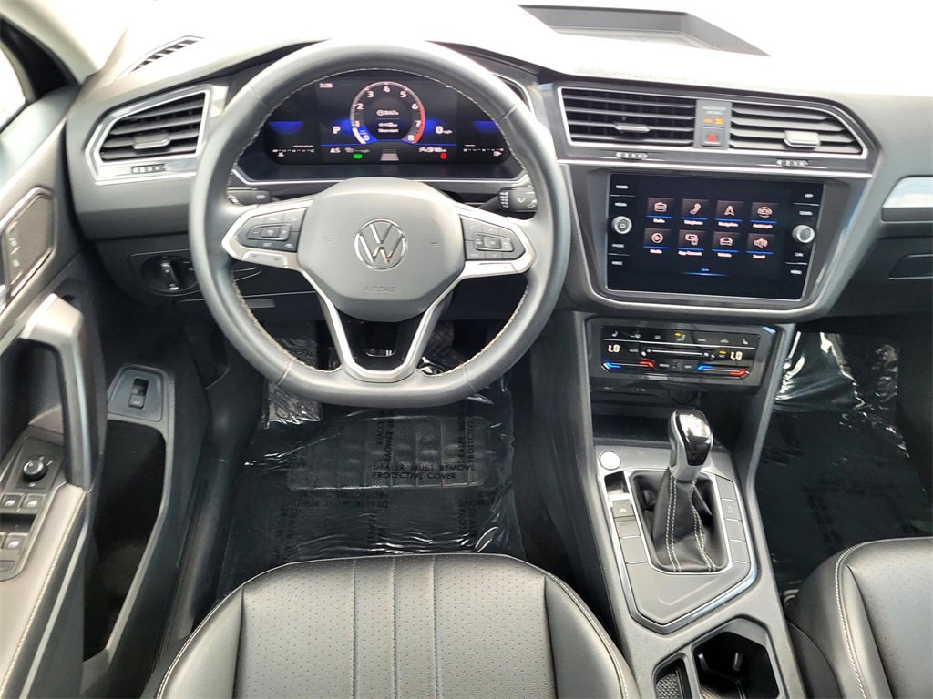 Used 2024 Volkswagen Tiguan SE image 25