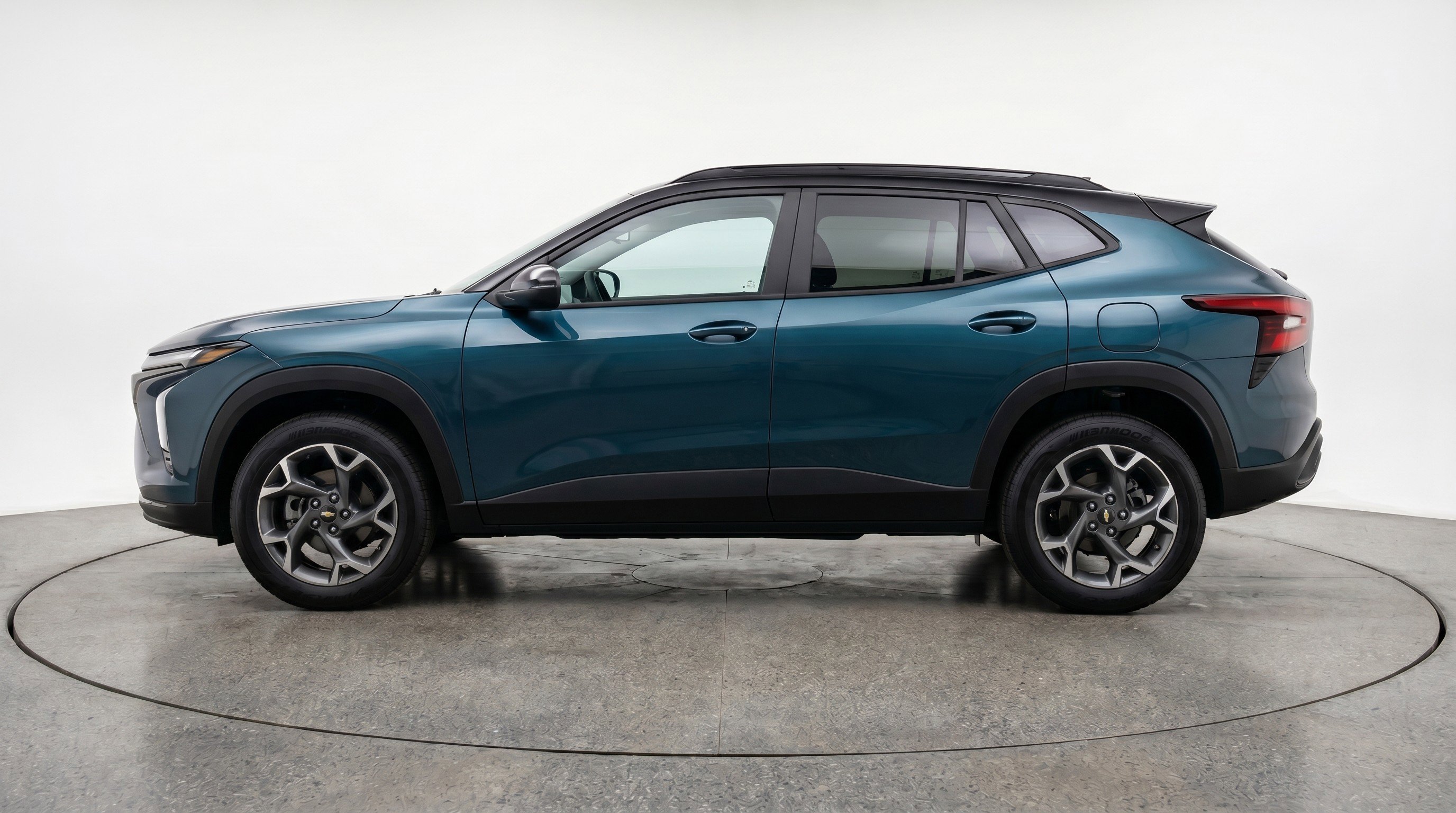 Used 2025 Chevrolet Trax LT FWD image 5