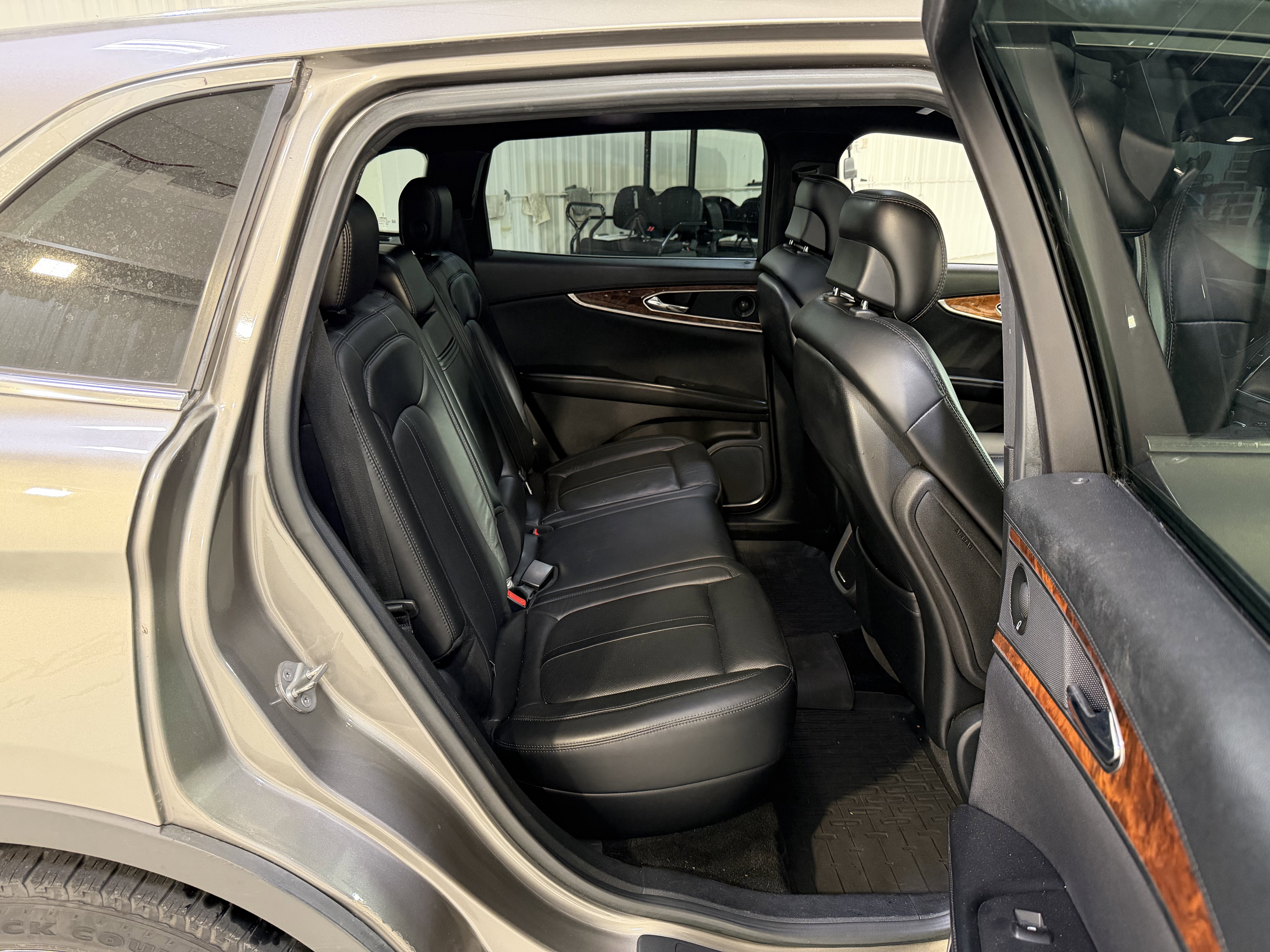 Used 2017 Lincoln MKX Reserve w/ Driver Assistance Package image 13