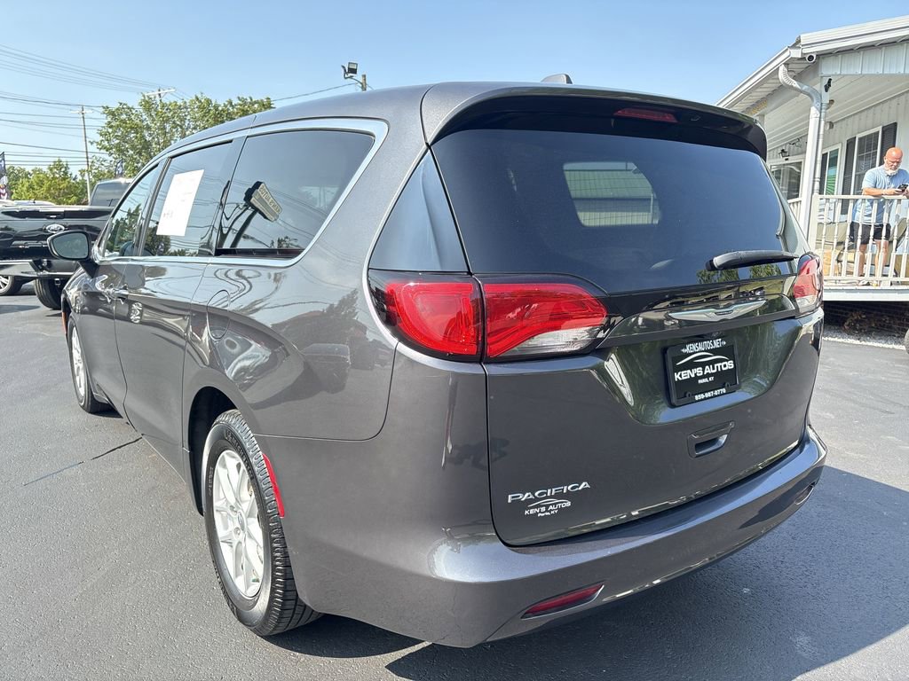 Used 2017 Chrysler Pacifica Touring image 7