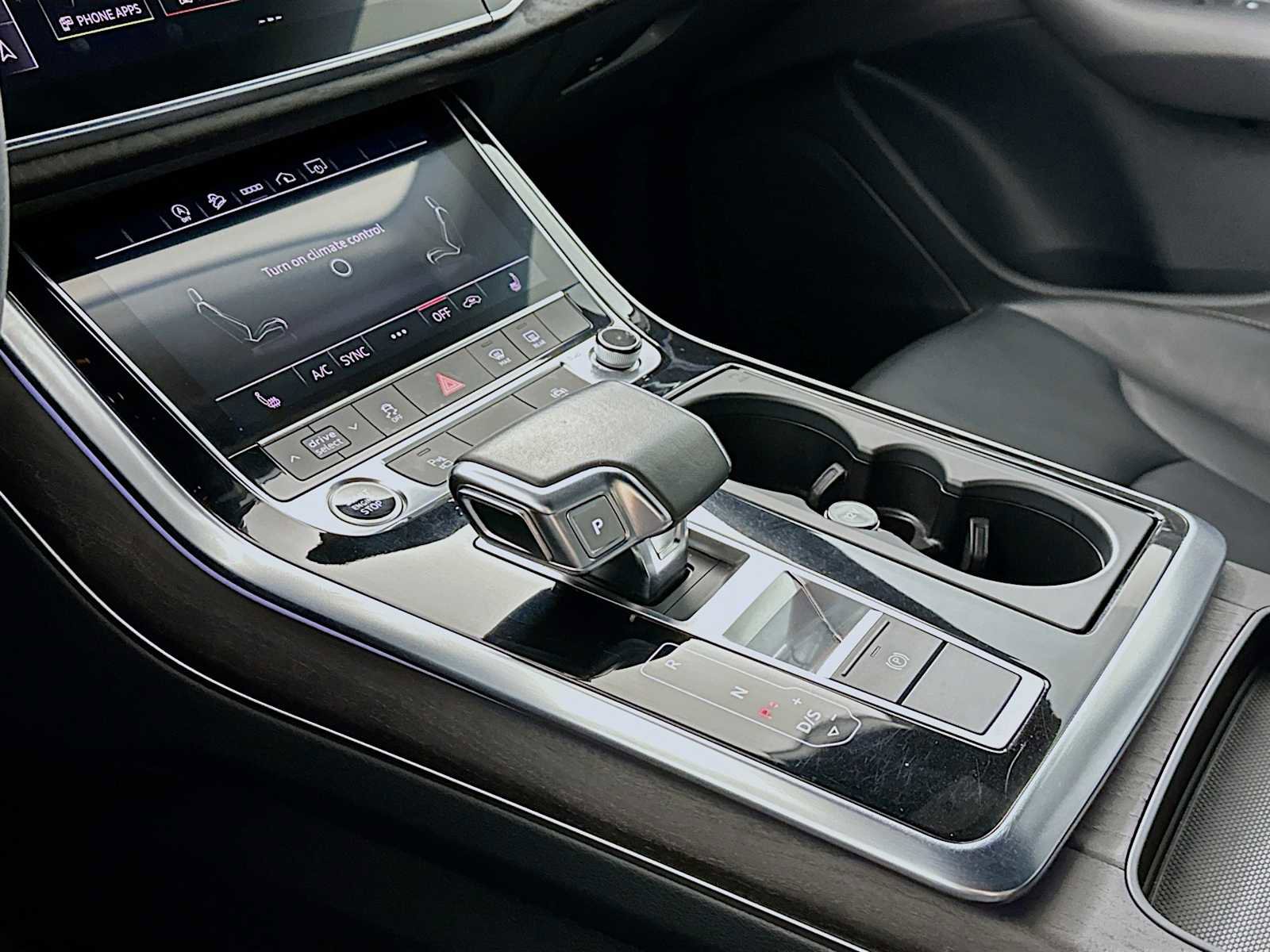 Used 2021 Audi Q8 Premium image 16